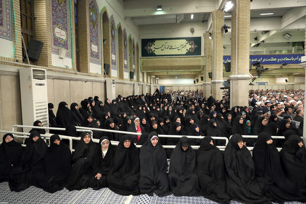 Leader's meeting with government officials, Islamic countries’ envoys