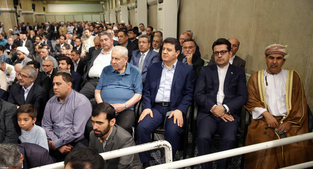 Leader's meeting with government officials, Islamic countries’ envoys
