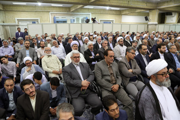 Leader's meeting with government officials, Islamic countries’ envoys