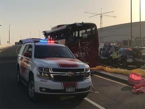 دبئی میں ٹریفک حادثے میں کم ازکم 15 افراد ہلاک دبئی میں ٹریفک حادثے میں کم ازکم 15 افراد ہلاک