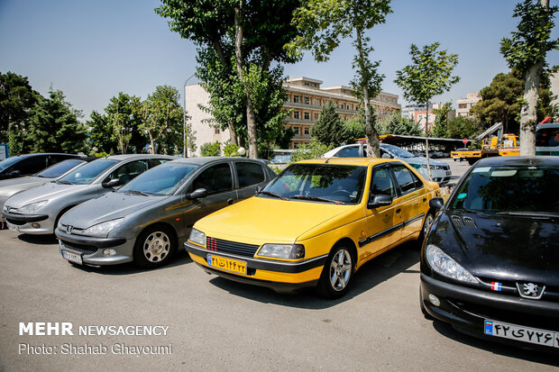 معوقات رانندگان خودرو سرویس شهر در دی‌ماه پرداخت می‌شود