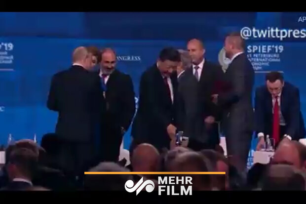 VIDEO: Chinese Pres. Xi almost falls off stage in Russia