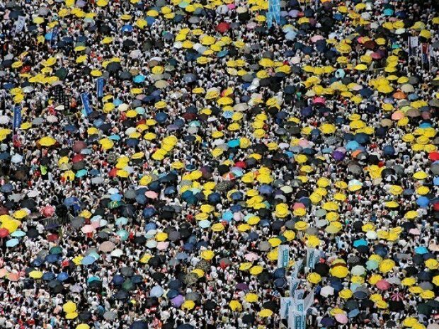 چین کو ملزمان کی حوالگی کے نئے بل کے خلاف ہانگ کانگ میں احتجاجی دھرنا