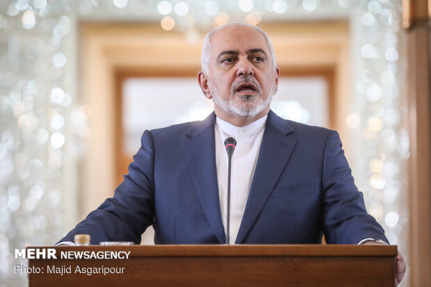 ظريف: إجراءاتنا هي ضمان لحقوق الإيرانيين في مواجهة الإرهاب الاقتصادي الأمريكي