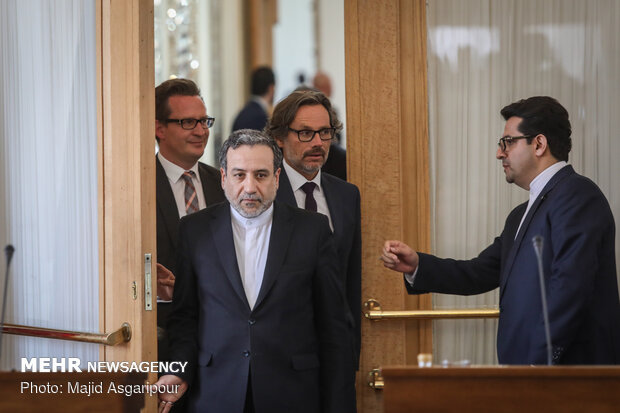 Press conference of Iran's Zarif, German's Maas in Tehran
