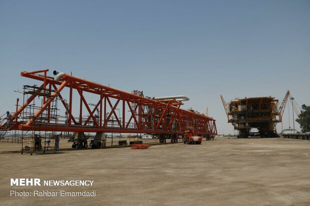 3rd South Pars platform loaded to be installed on offshore spot