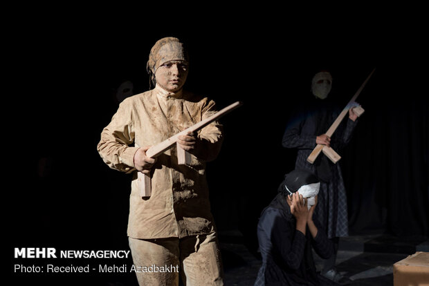 مسرحية "السلام" على خشبة مسرح إيران
