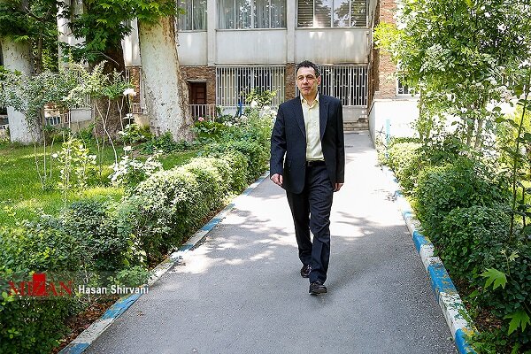 Movements before Nizar Zakka's departure from Tehran