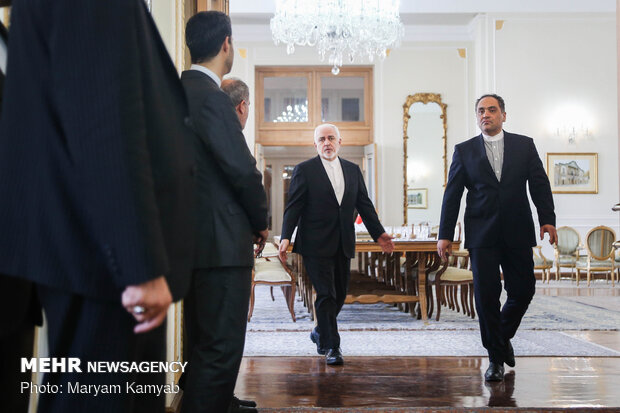 Meeting of Iran, Japan FMs in Tehran
