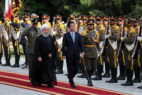 VIDEO: Rouhani welcomes Abe at Sa'dabad Complex