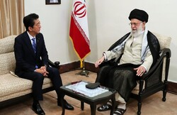 رہبر معظم انقلاب اسلامی سے جاپان کے وزير اعظم کی ملاقات