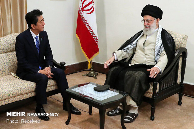 Japanese PM meets Leader of Islamic Revolution