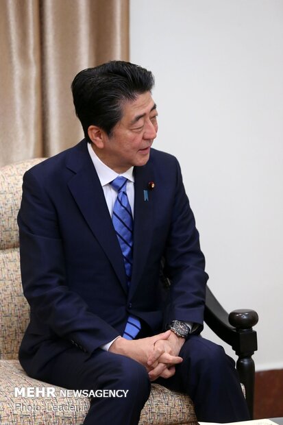 Japanese PM meets Leader of Islamic Revolution