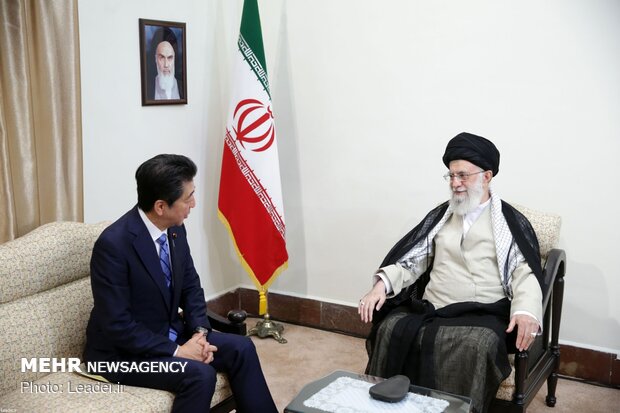 Japanese PM meets Leader of Islamic Revolution