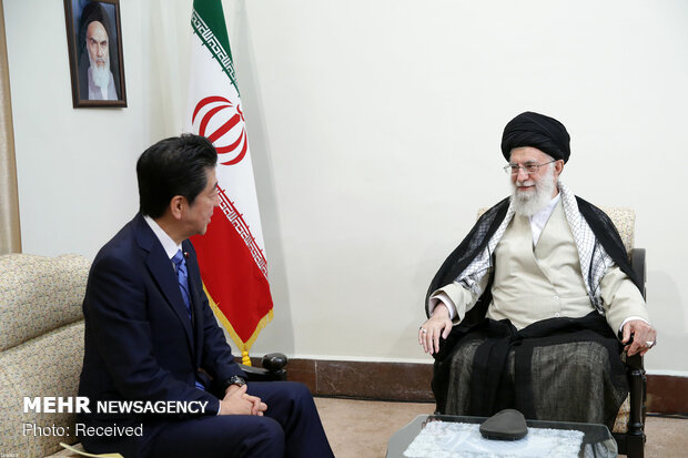 Japanese PM meets Leader of Islamic Revolution