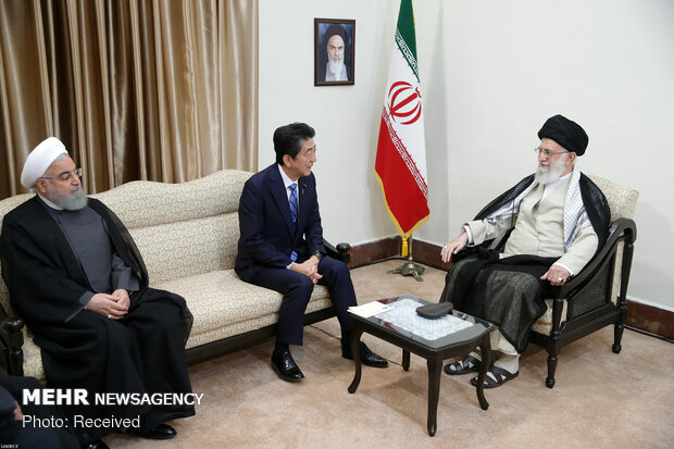 Japanese PM meets Leader of Islamic Revolution