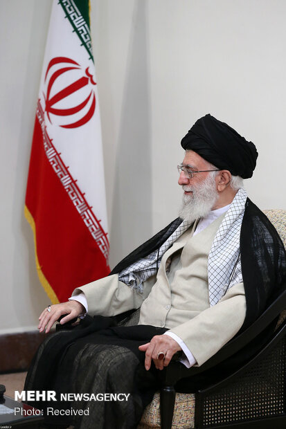 Japanese PM meets Leader of Islamic Revolution