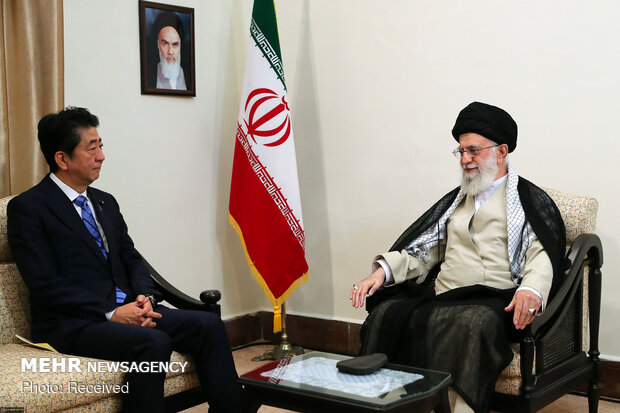 Japanese PM meets Leader of Islamic Revolution