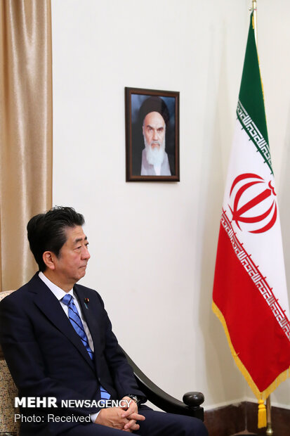 Japanese PM meets Leader of Islamic Revolution