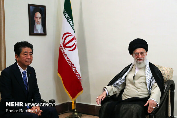 Japanese PM meets Leader of Islamic Revolution