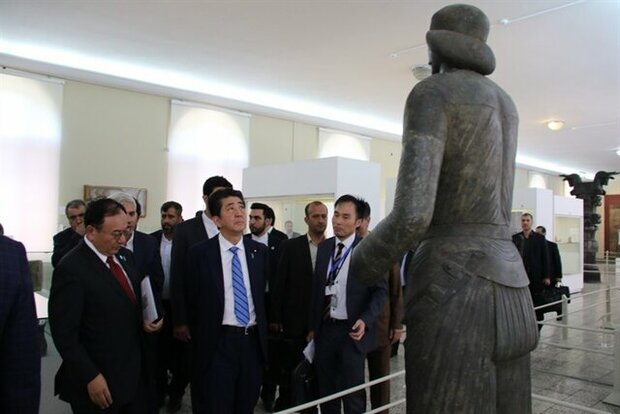 Japanese PM visits National Museum of Iran