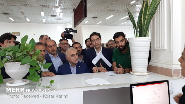 بازدید  فرهاد دژپسند  وزیر اقتصاد و دارایی از گمرک بندر امام خمینی