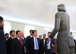 Japanese prime minister visits National Museum of Iran