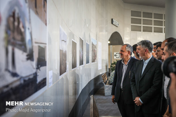 Photo Exhibition on “Flood” opens in Vali-e Asr Sq. (AS) Expectation Verandah 