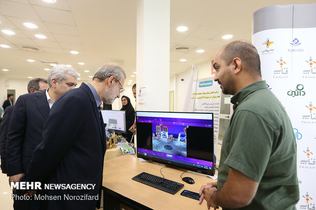بازدید رئیس مجلس از نمایشگاه محصولات فناورانه پارک فناوری پردیس