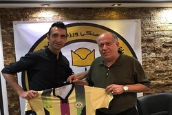 تیم فوتبال قشقایی شیراز با عنایتی قصد صعود به لیگ برتر را دارد