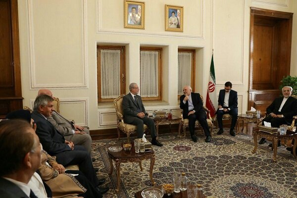 Zarif receives Iraqi parliamentary delegation for a meeting on Tuesday