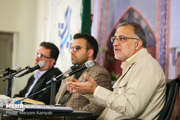مناظره زاکانی و تاج زاده