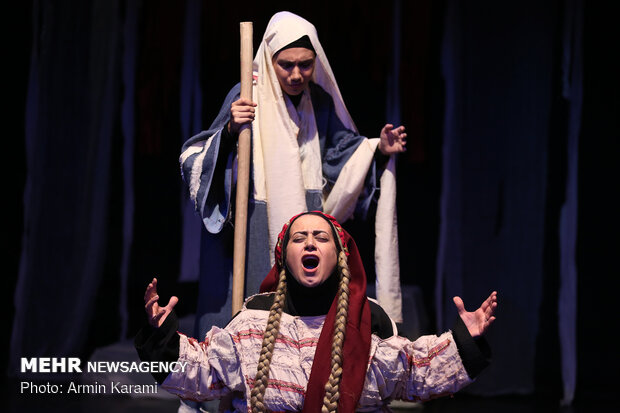 مسرحية "ميديا" تستمر بعروضها في طهران