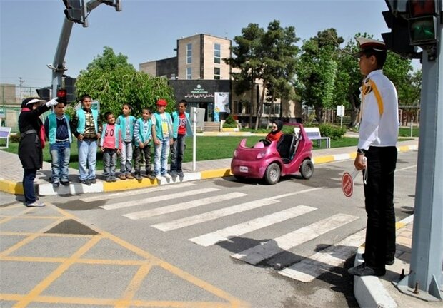 آموزش عملی فرهنگ ترافیک به کودکان در پارک ترافیک کرمانشاه