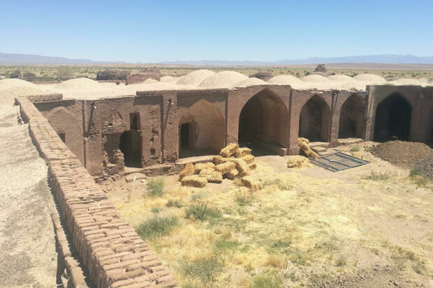 مرحله جدید مرمت کاروانسرای تاریخی صدرآباد میامی آغاز شد 