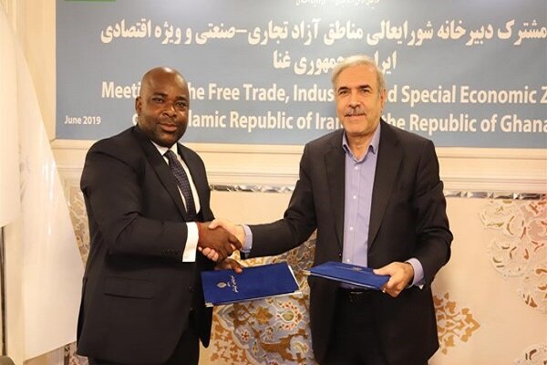 إيران توقع مذكرة تعاون مع غانا