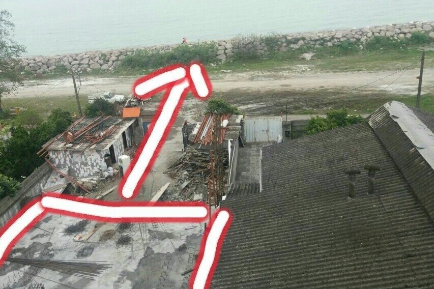 شمالی ها در حسرت قدم زدن در ساحل/ سایه پلاژهای دولتی روی دوش دریا