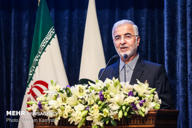 Zarif in fighting illegal drugs conf.