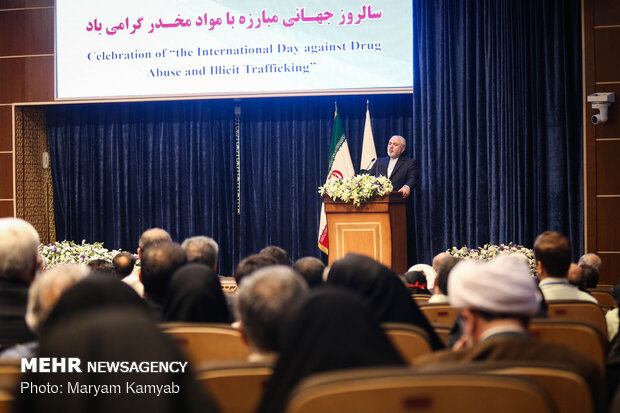 Zarif in fighting illegal drugs conf.