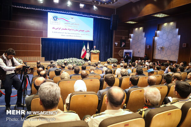 Zarif in fighting illegal drugs conf.