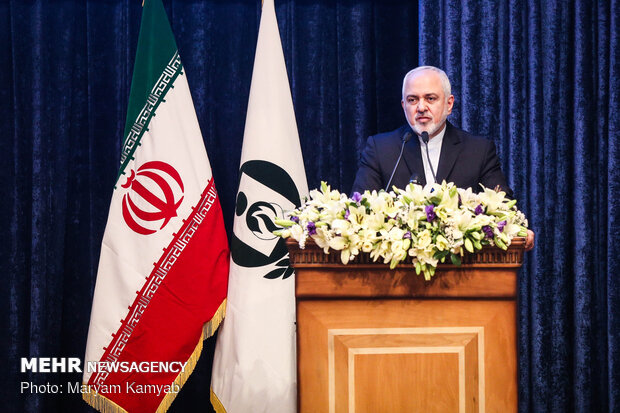 Zarif in fighting illegal drugs conf.