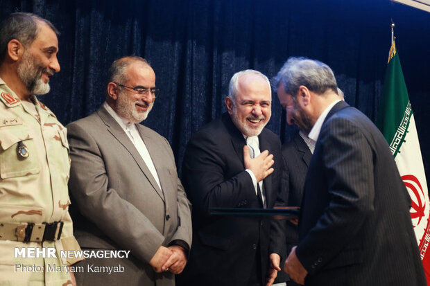 Zarif in fighting illegal drugs conf.