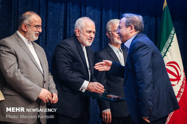 Zarif in fighting illegal drugs conf.