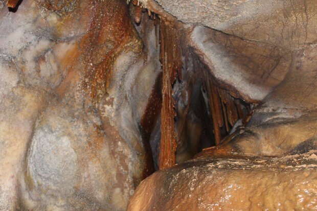 قبض آبی که منجر به کشف یک غار در کاشان شد