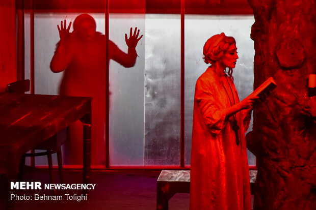 Servati's 'Crime and Punishment' on stage in Tehran