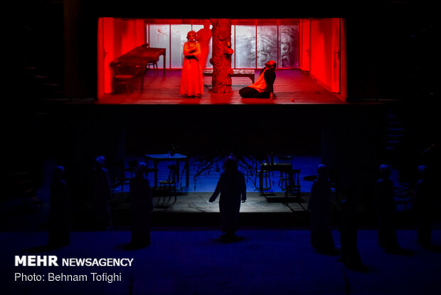 Servati's 'Crime and Punishment' on stage in Tehran