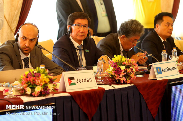 Meeting of APA Standing Committee on Political Affairs in Isfahan