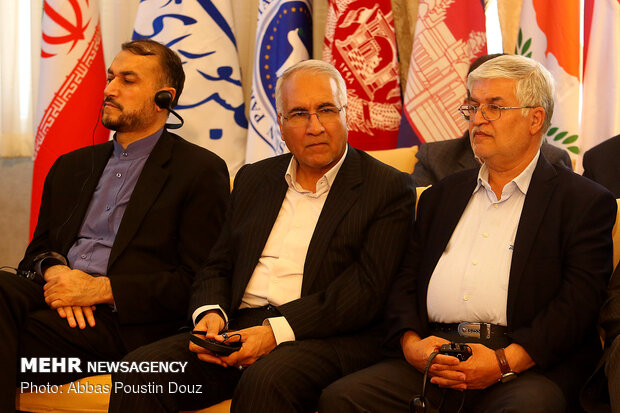 Meeting of APA Standing Committee on Political Affairs in Isfahan