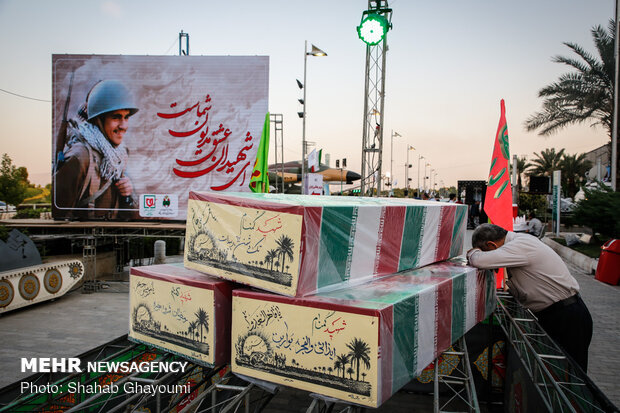 مراسم وداع با پیکرهای مطهر ۱۵۰ شهید تازه‌ تفحص‌ شده دفاع مقدس