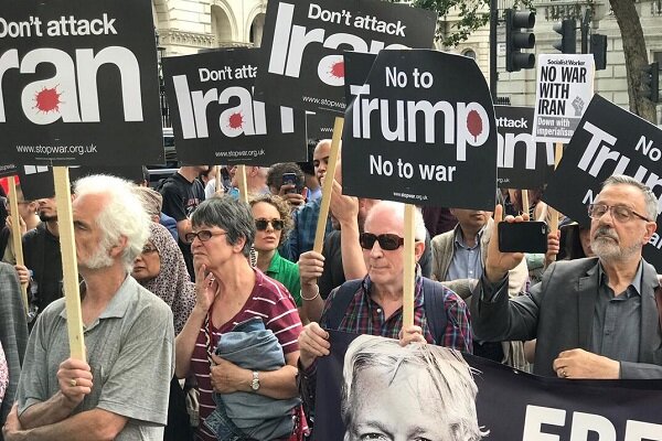 تظاهرات در انگلیس در اعتراض به سیاست‌های ضد ایرانی آمریکا